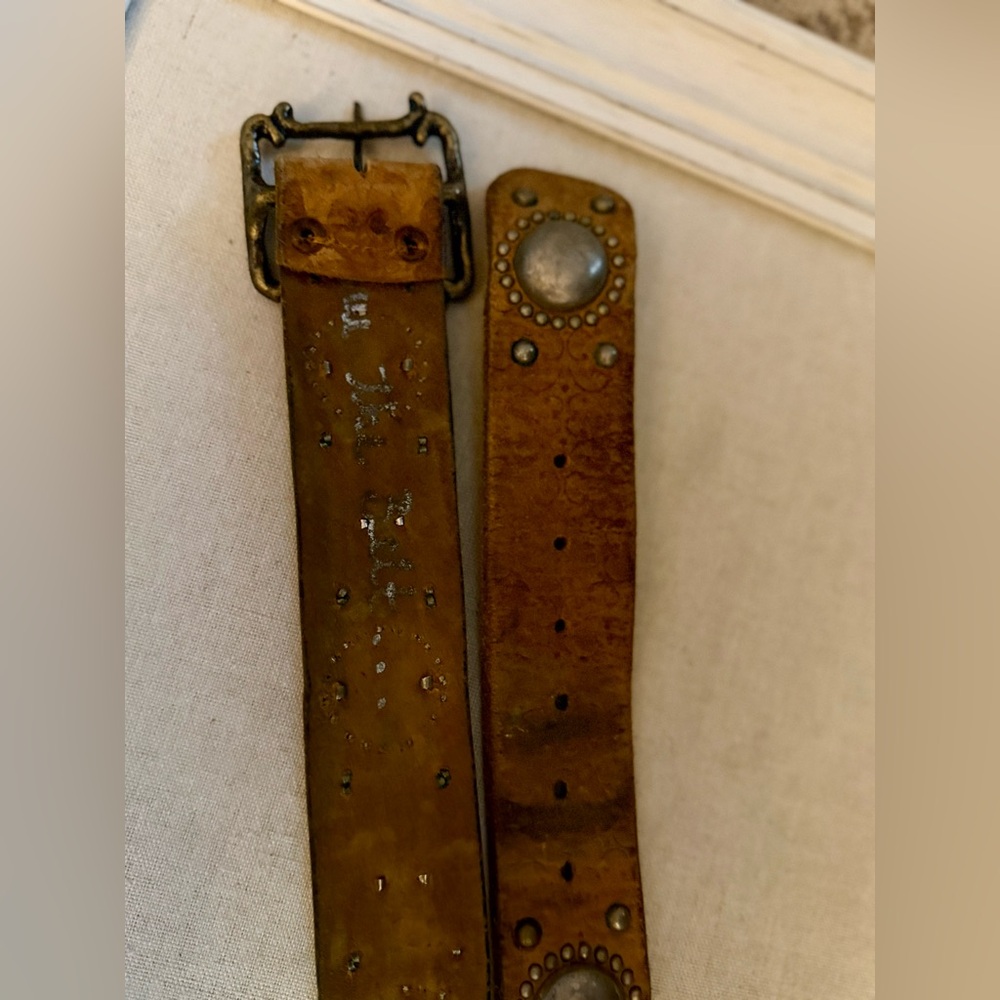 Be-Low the Belt vintage western style tooled leather and turquise buckle. - Picture 15 of 16